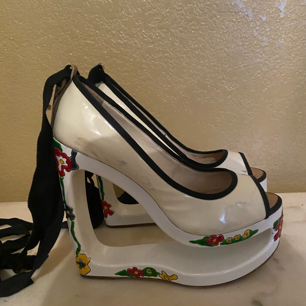 Size 9 Giuseppe shoes